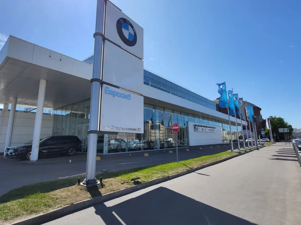 Автосалон BMW Евросиб в Санкт-Петербурге