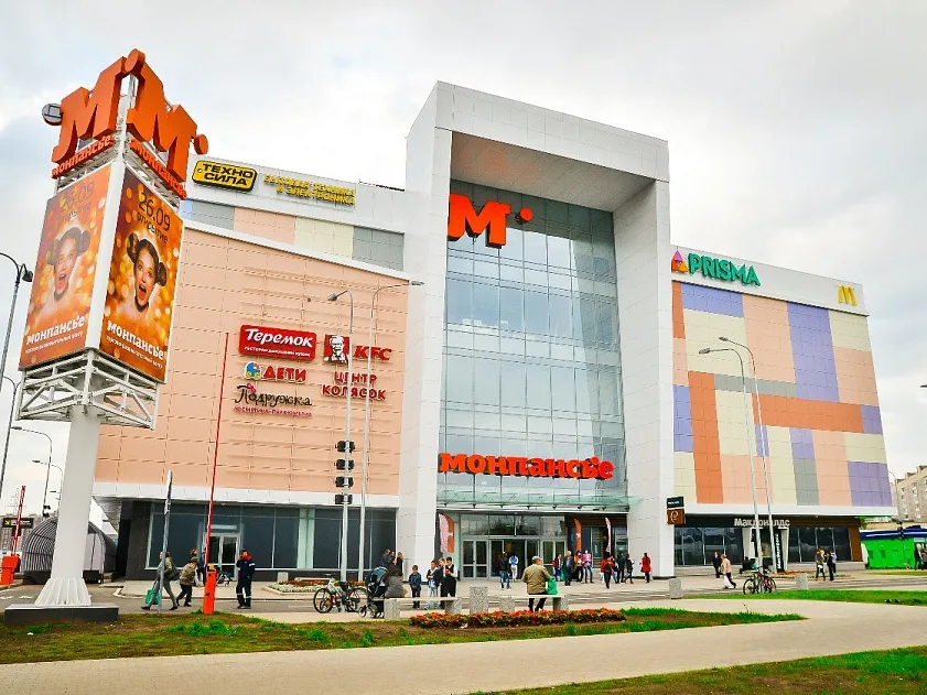 Фасад ТЦ Монпансье в Санкт-Петербурге
