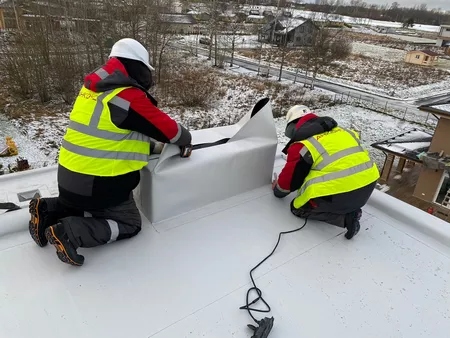Завершающий этап монтажа мембранной кровли