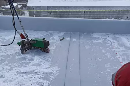 Монтаж плоской кровли в зимний период