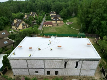 Устройство мембранной кровли